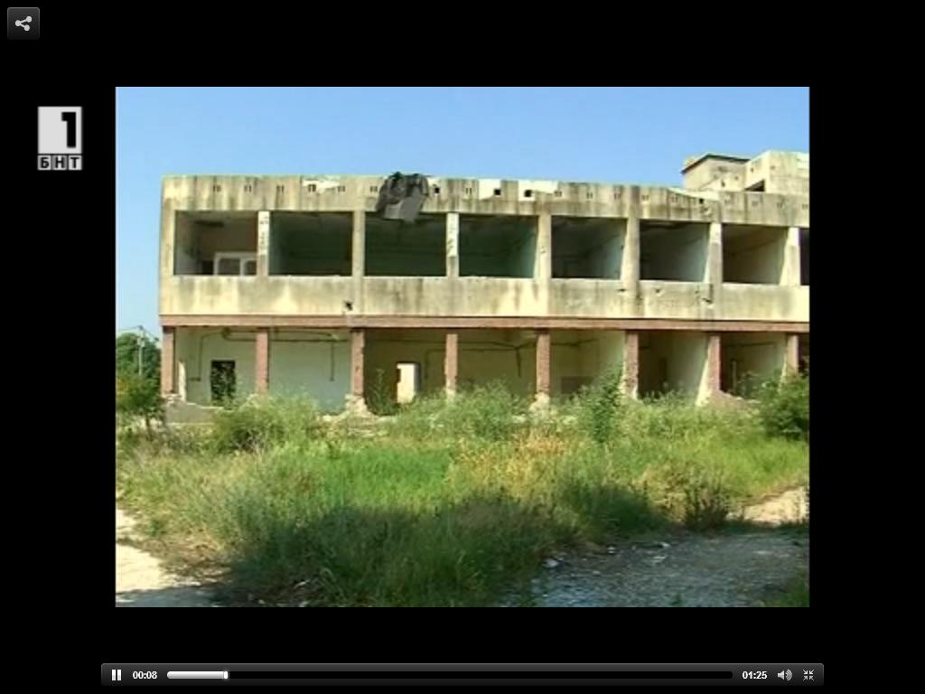 От сградата на бившето училище са останали само голи стени