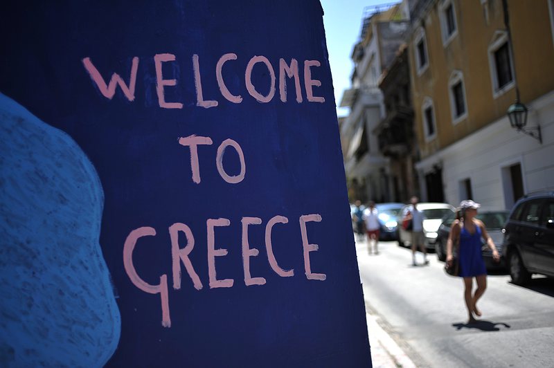 Гърците - объркани и смаяни сега след празника преди седмица