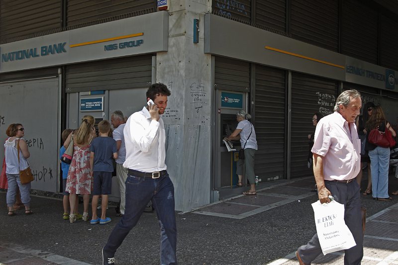 Банките в Гърция са затворени от 8 дни