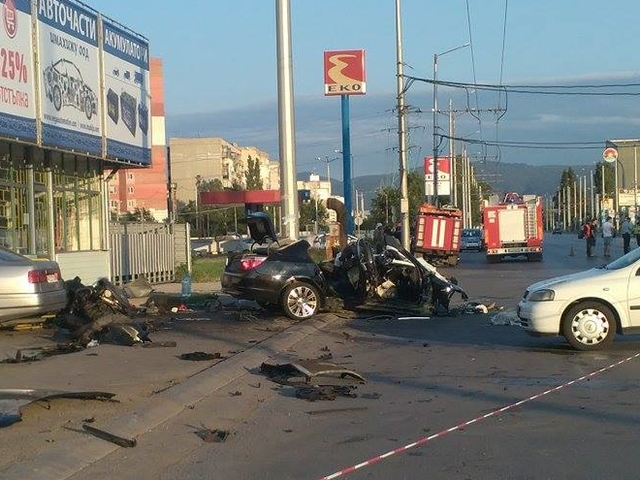 Младеж загина, 2-ма са ранени при катастрофа в София