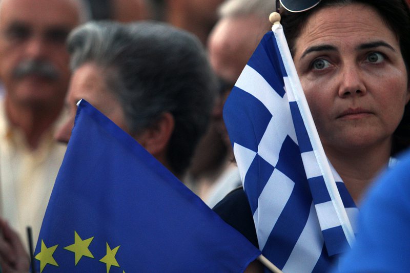 Гърците са раздвоени за работата на магазините в неделния ден