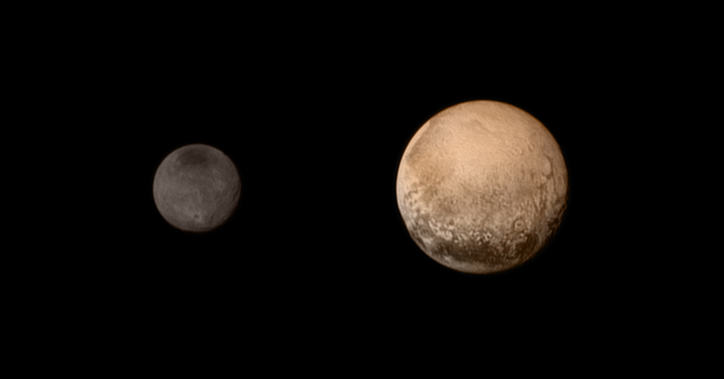 Радиусът на Плутон е около 1185 километра