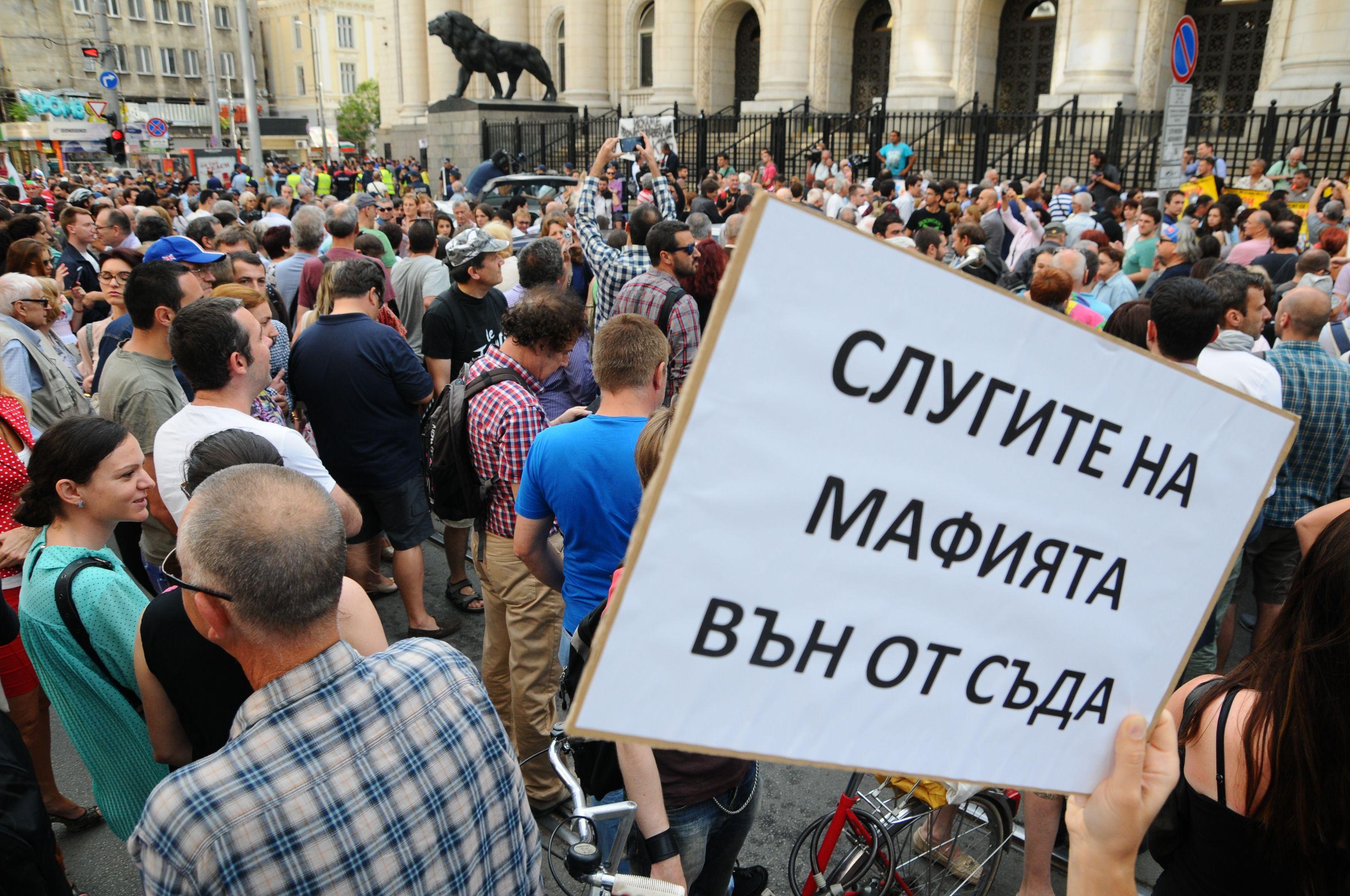 Протести в София ”за” и ”против” главния прокурор