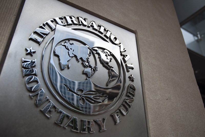 МВФ прогнозира "буреносни облаци" над световната икономика