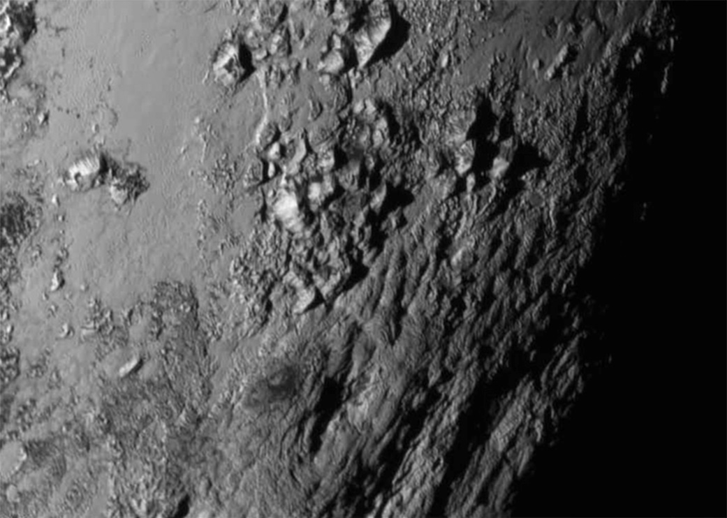 ”Нови хоризонти” изпрати снимка на ледени планини на Плутон