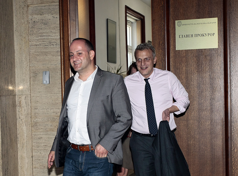 Радан Кънев и Петър Москов отидоха лично в Съдебната палата