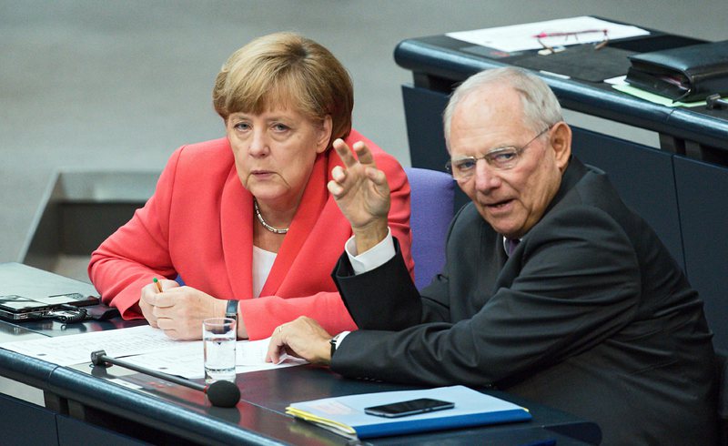 Ангела Меркел изправена пред дилема за Гърция