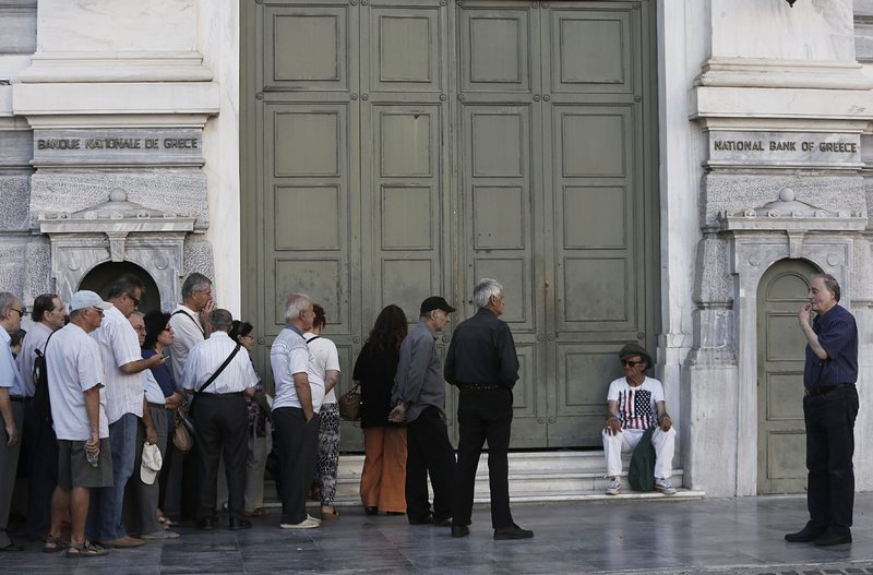 Опашки пред банки в Гърция