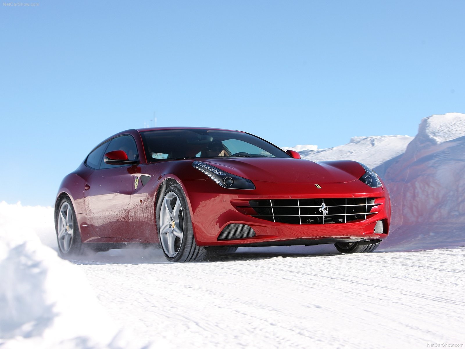 Ferrari FF получава панорамен покрив