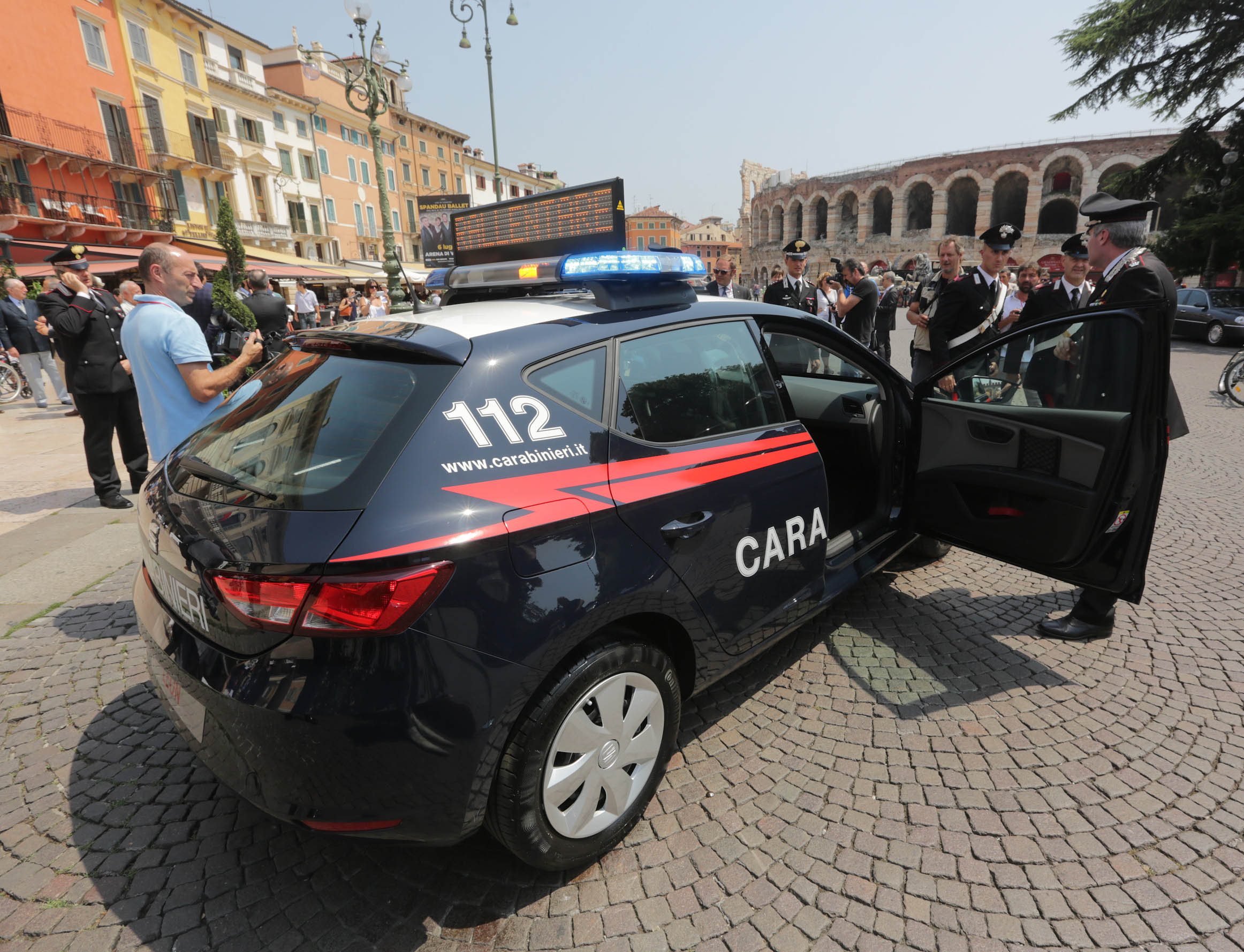 Италианската полиция ще гони бандитите със Seat Leon