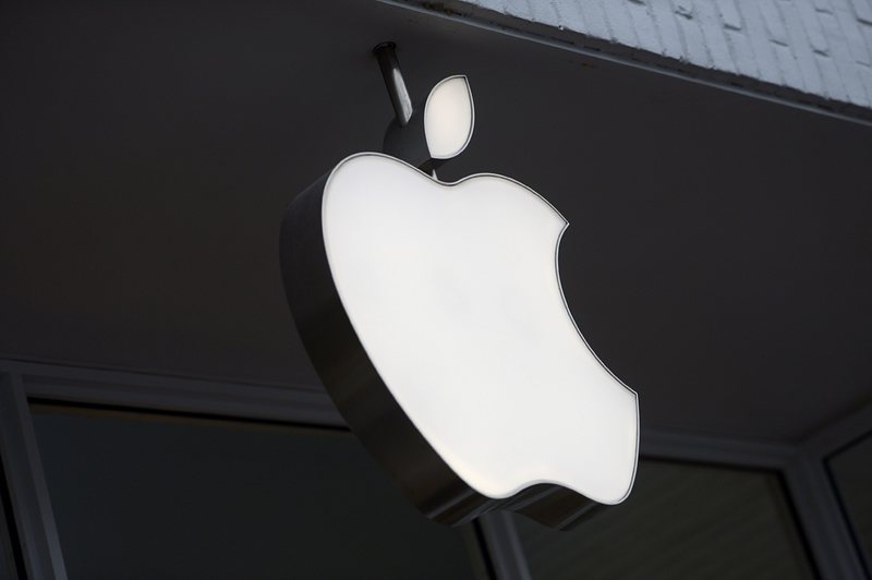 Чистата печалба на Apple е скочила с близо 38% до 10,7 милиарда долара през тримесечието