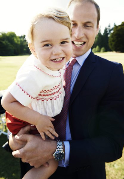 Принц Джордж с баща си принц Уилям - официална снимка за рождения ден