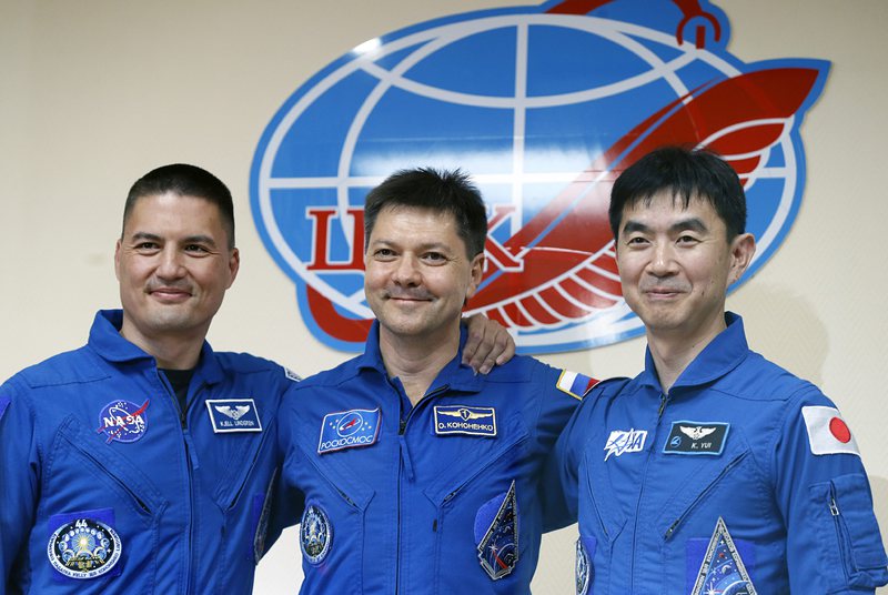 Американецът Чел Линдгрен, руснакът Олег Кононенко и японецът Кимия Юи - новият екипаж на МКС