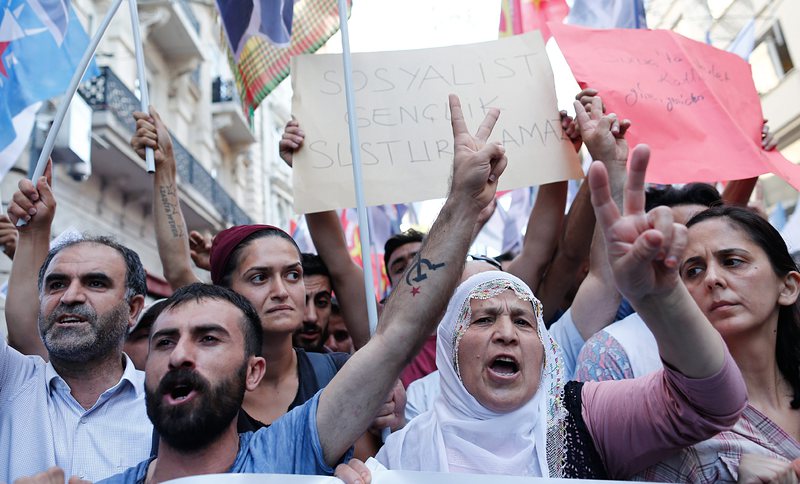 Протестите на кюрдите в Турция не стихват