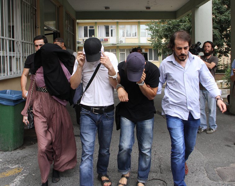 Турските власти са задържали 40 029 души по разследванията след опита за преврат от 15 юли