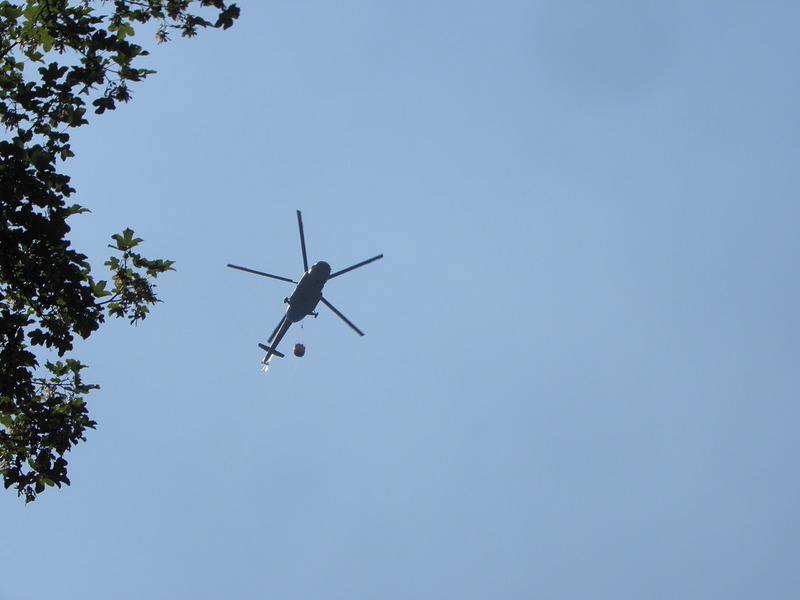 Два хеликоптера участват в гасенето на най-труднодостъпния участък от пожара