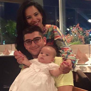 Александър Кадиев с приятелката си Таня и бебето Катерина