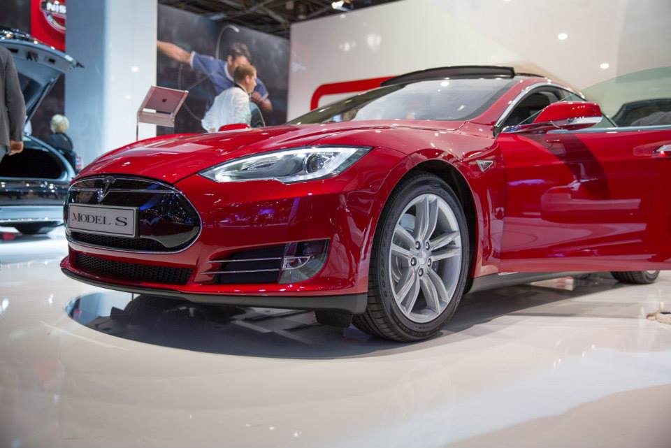Tesla представи автономната си система