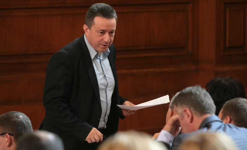 Депутатът от БСП Янаки Стоилов призова за по-внимателен подход към евентуален референдум