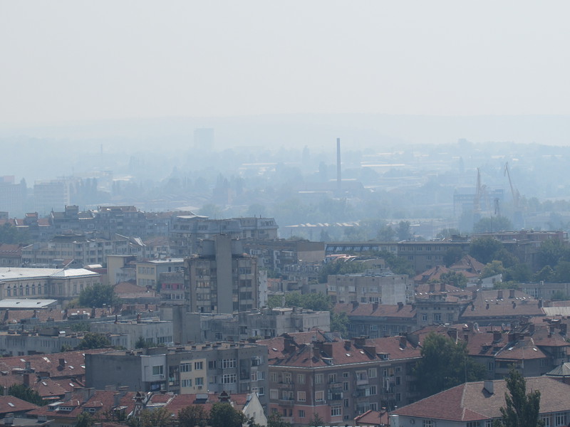 Пушекът в Русе от запалени румънски стърнища
