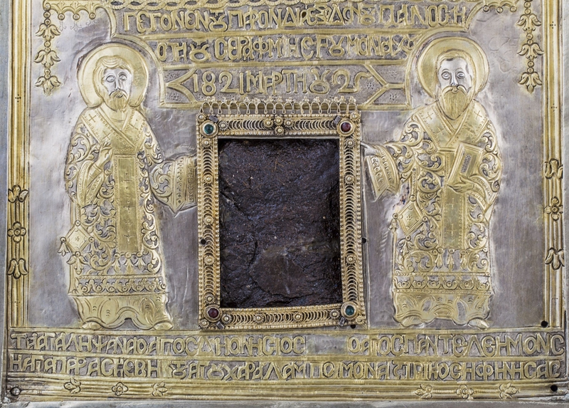 В иконата са открити чудотворни мощи на четирима известни светци
