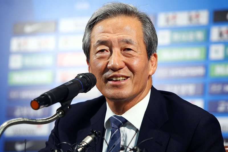 Корейски милиардер иска властта във ФИФА