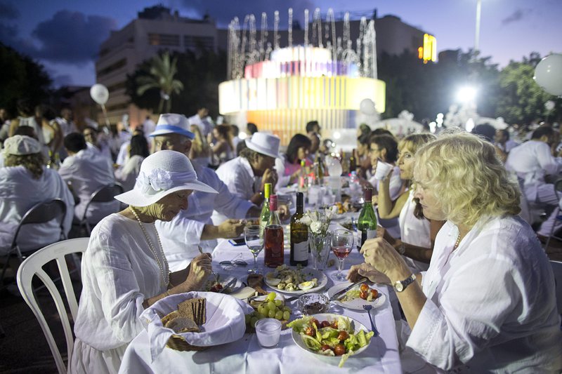 ”Вечеря в бяло” в Тел Авив, Израел