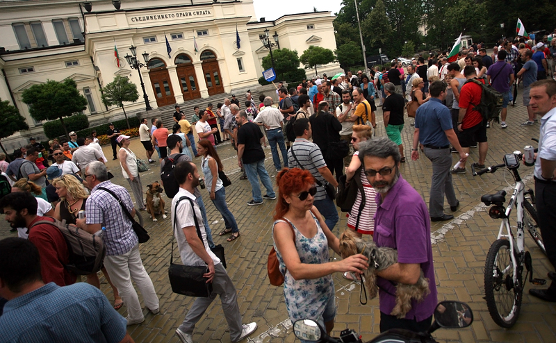 Протестиращи: ”Не искам Манолова за омбудсман на статуквото и историческия компромис”