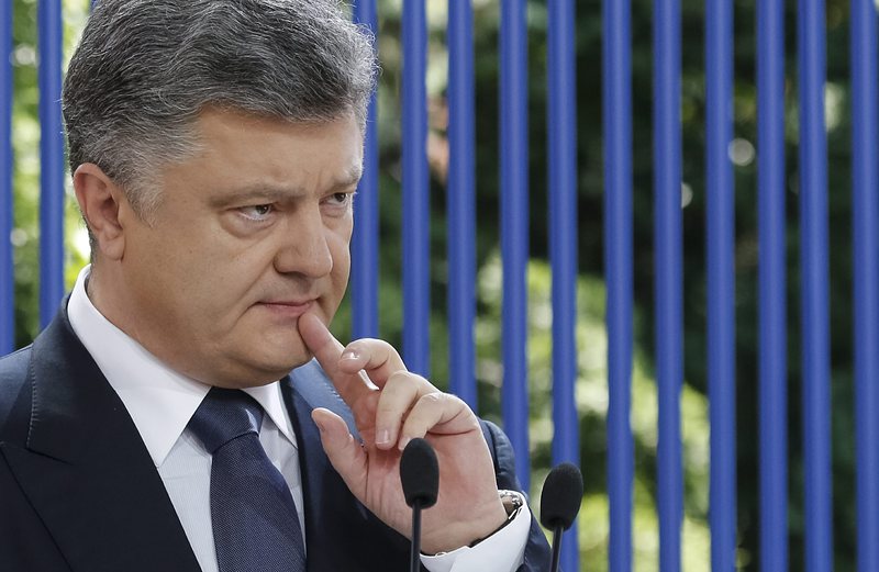 Петро Порошенко заяви, че вече става въпрос за хибридна война