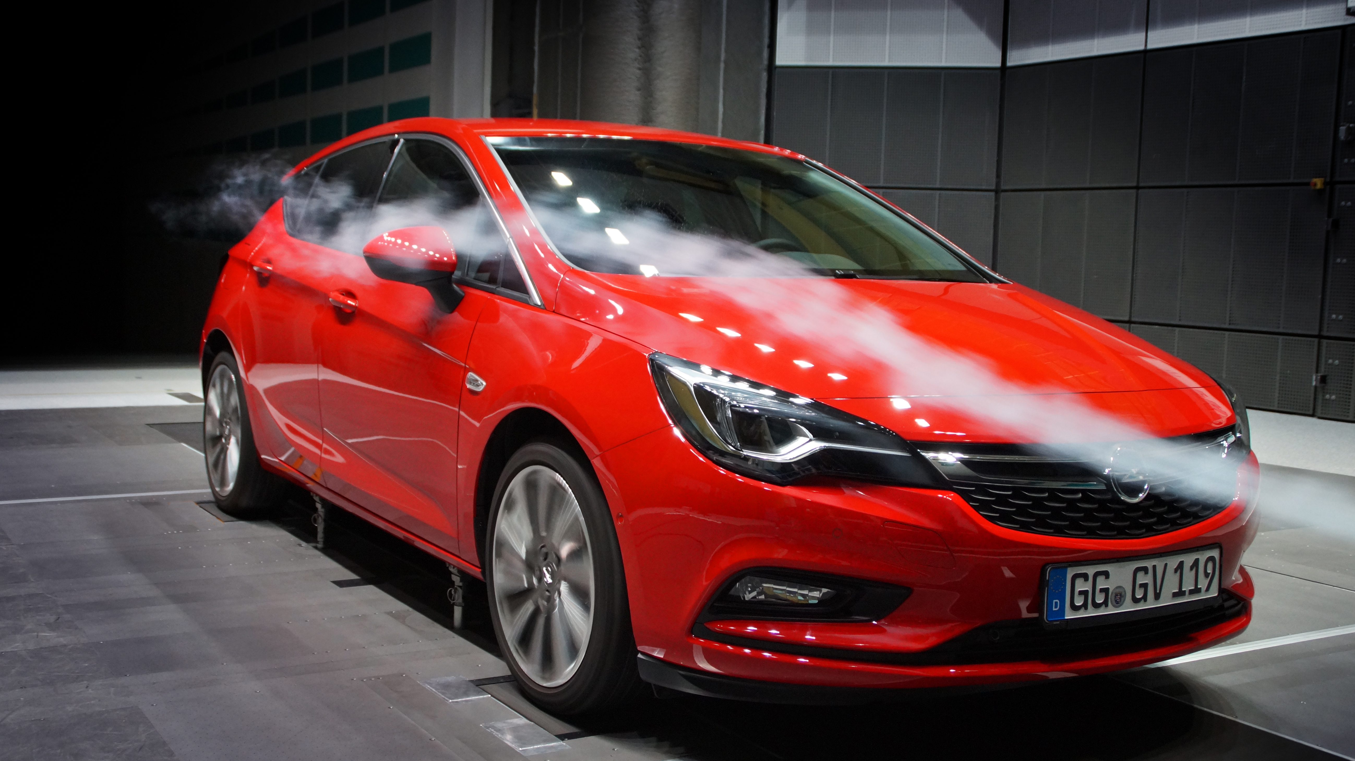 Новият Opel Astra е изключително аеродинамичен (видео)
