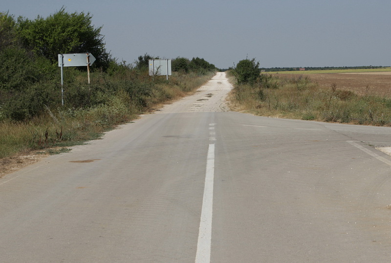 До китното село Беджене никога не е направен асфалтов път