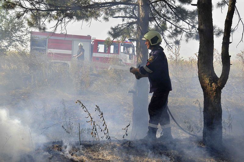 Повечето пожари възникват от огнища при почистване на храсти в земеделските територии