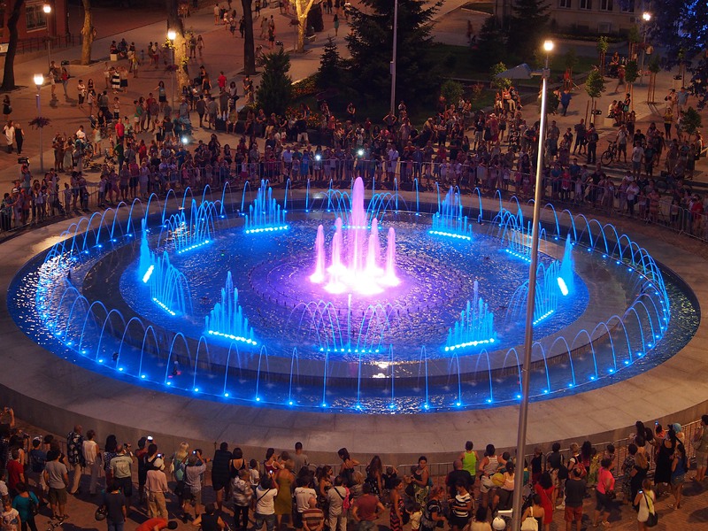 Пускат фонтана на площад „Независимост“ във Варна