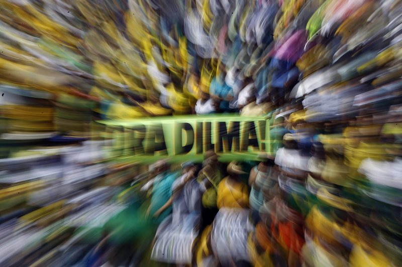 Стотици хиляди поискаха оставката на Дилма Русеф