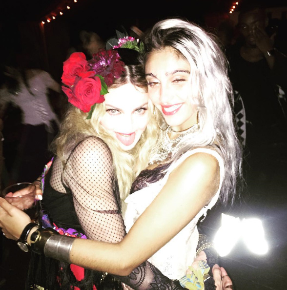 Мадона с дъщеря си Лурдес на 57-ия си рожден ден