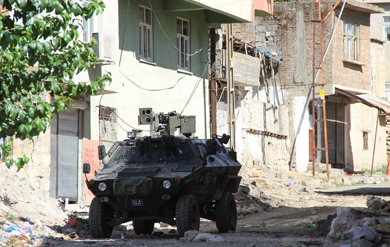 Турските власти водят война против ПКК, която обявяват за терористична организация