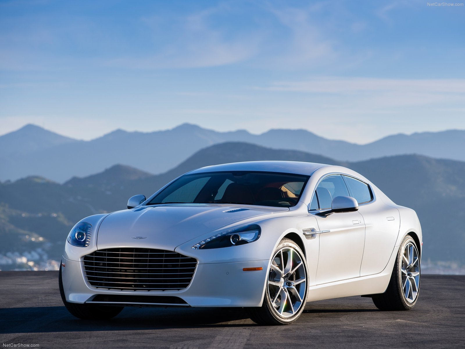 Aston Martin ще прави само хибриди през идното десетилетие