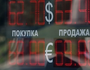 Кризата в Русия може да е по-тежка от тази през 1998 г., рублата падна