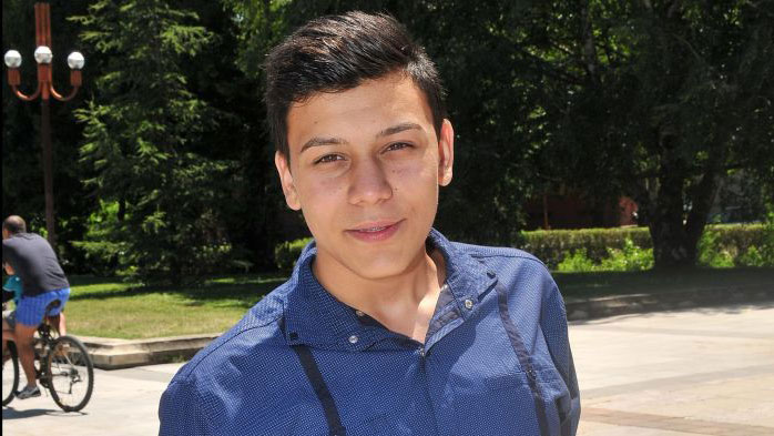 Марсело Илиев е ромско момче, което завършва с отличие гимназия