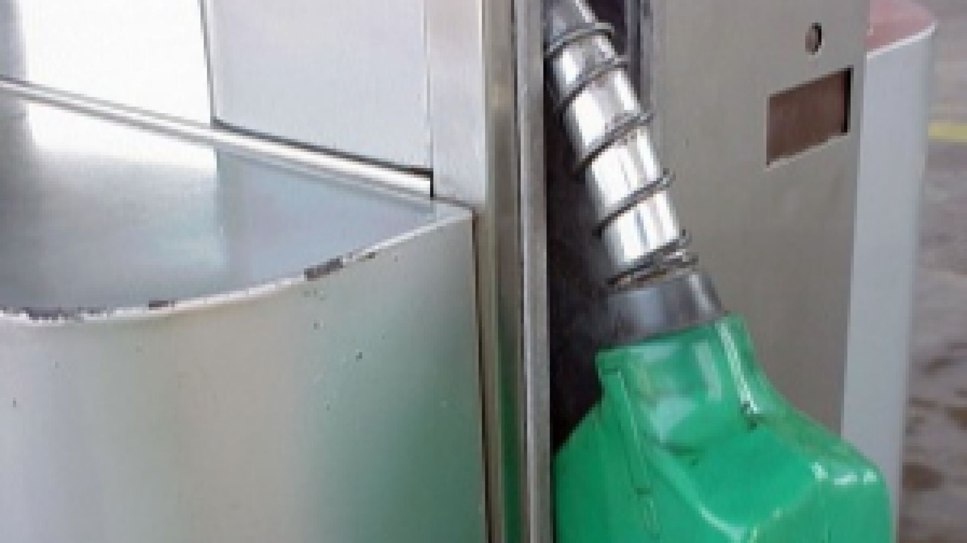 Скъп ли е бензинът в България?