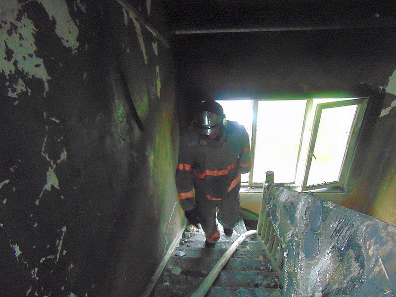 Пожар изпепели помощно училище „Стефан Караджа”
