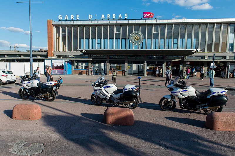 Нападателят във влака Амстердам-Париж бе арестуван на гарата в Арас