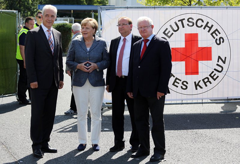 Ангела Меркел посети бежански център в град Хайденау