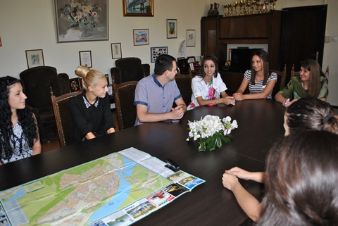 По време на стажа студентите са били запознати със секторните политики на община Рус