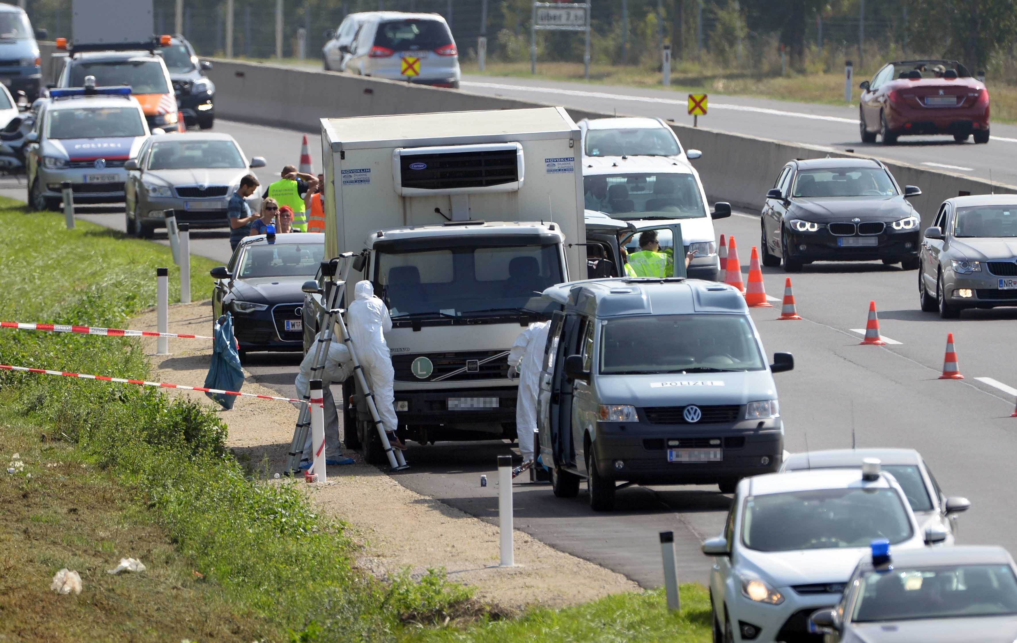 Камионът с телата бе открит на магистрала край Виена