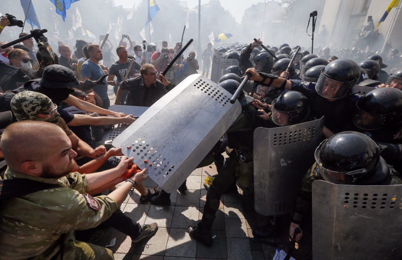 Боец от отряда Сич взривил гранатата в Киев, жертвите са три