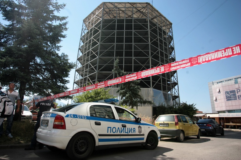Платформа падна от 5-ия етаж в София и рани двама работници
