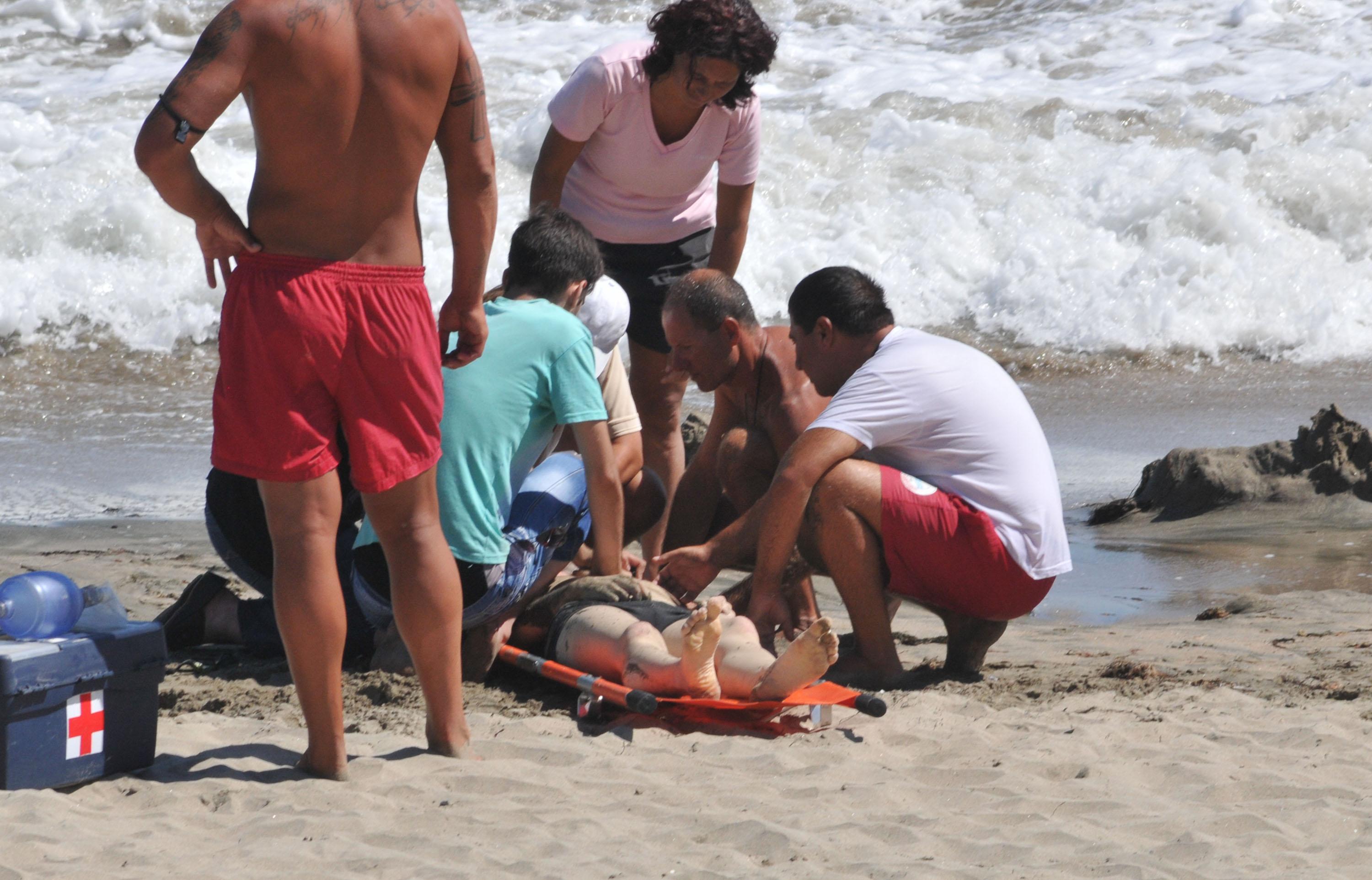 Млад мъж се удави само на 20 метра от брега на плажа в Бургас