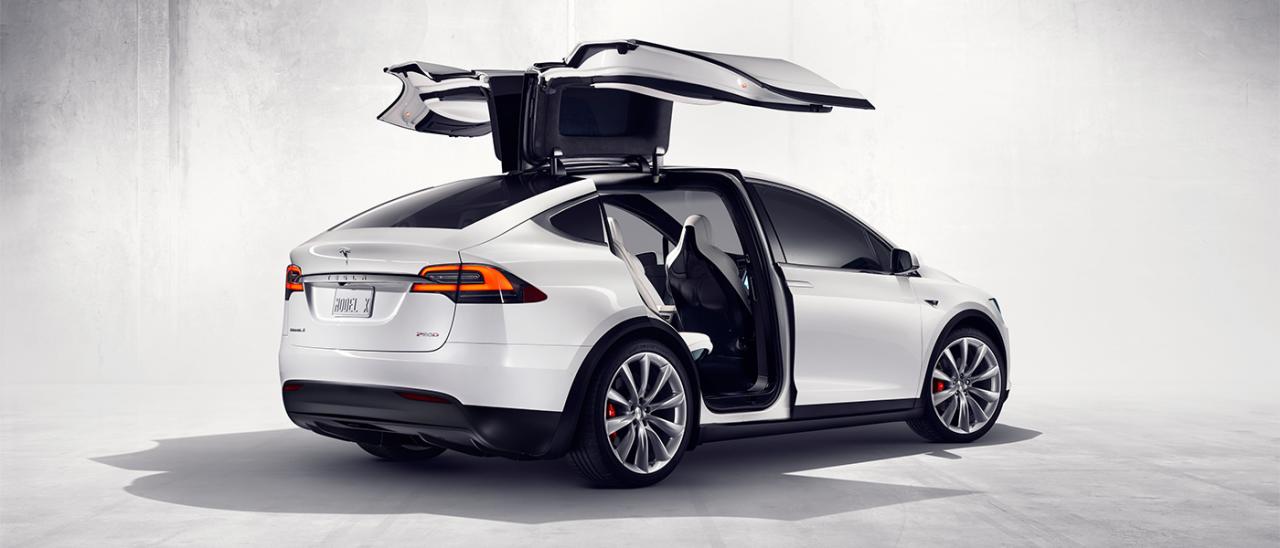 Появиха се първите снимки на Tesla Model X