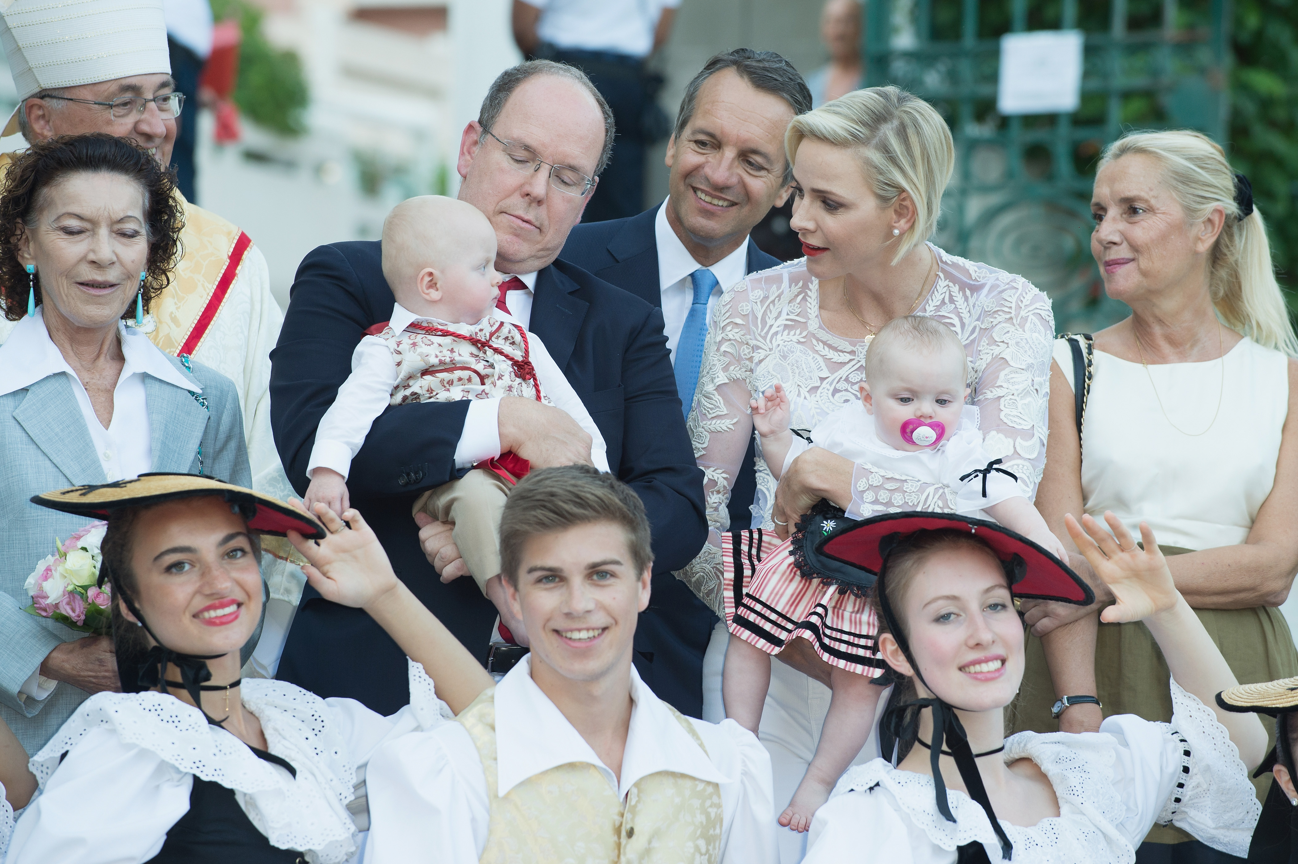 Принц Албер II и принцеса Шарлийн с близнаците си принц Жак и принцеса Габриела